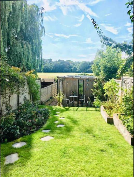 Unique Wooden Lodge With A View! London Exterior photo